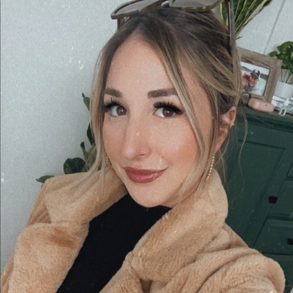 Meet your Posher, Ali - Picture 2 of 2